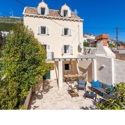 Stunning holiday house in the Old town by Irundo