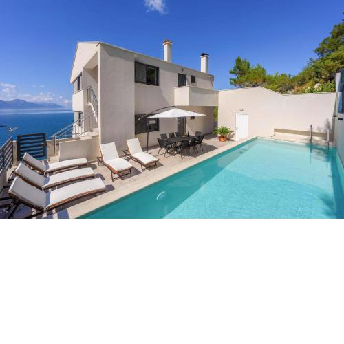 Stunning Home In Blace With Wifi