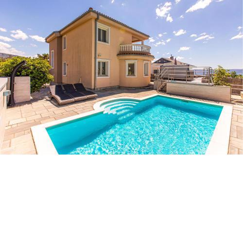 Stunning Home In Crikvenica With Wifi