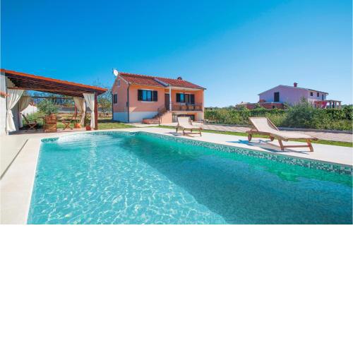 Stunning Home In Cukrici With Wifi
