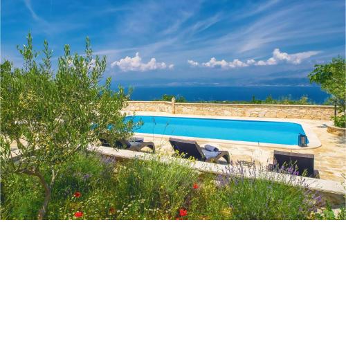 Stunning Home In Donji Humac With Kitchen