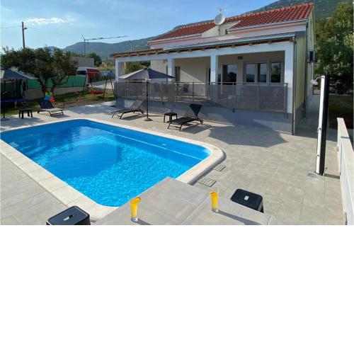 Stunning Home In Kastel Stari With House Sea View