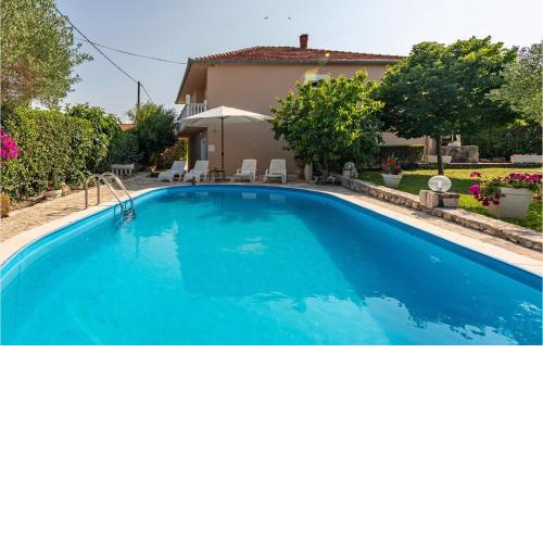 Stunning Home In Lovinac With Wifi