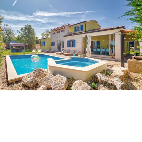 Stunning Home In Naselje Muzini With Sauna