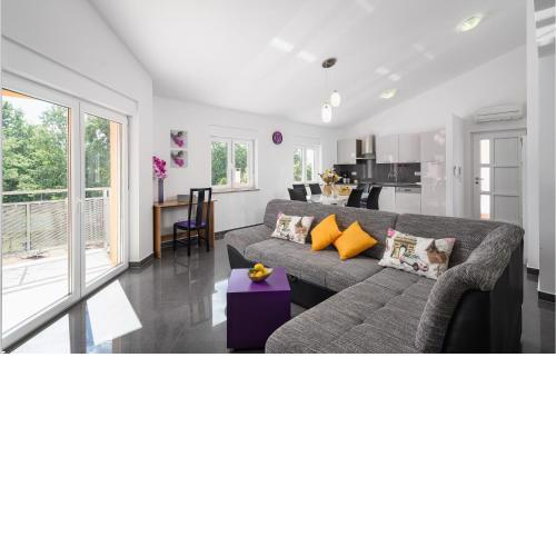 Stunning Home In Pazin