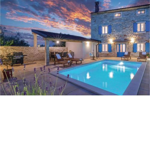 Stunning Home In Peruski With Wifi
