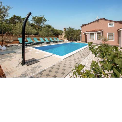 Stunning Home In Pula With Kitchen