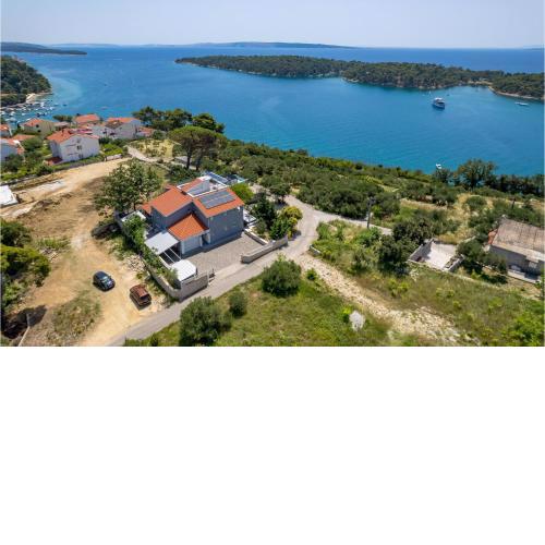 Stunning Home In Rab With Jacuzzi