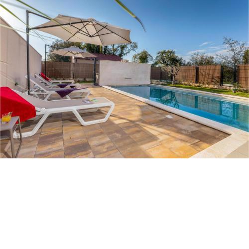 Stunning Home In Segotici