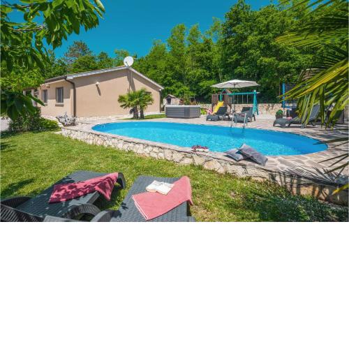 Stunning Home In Snasici With Kitchen