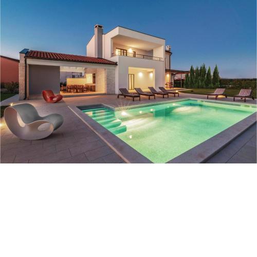 Stunning Home In Valbandon