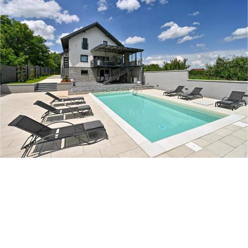 Stunning Home In Vinogradi Ludbreski With Wifi