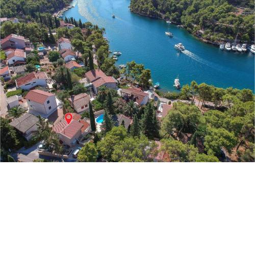 Stunning Home In Vrboska With Kitchen