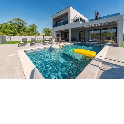 Stunning Home In Zadar With Outdoor Swimming Pool