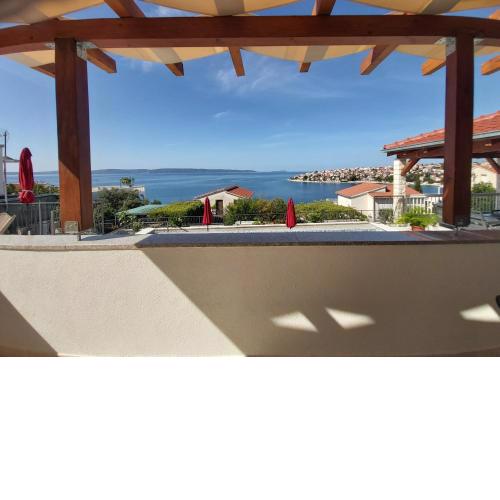 Stunning sea view apartment with infinity swimming pool a1