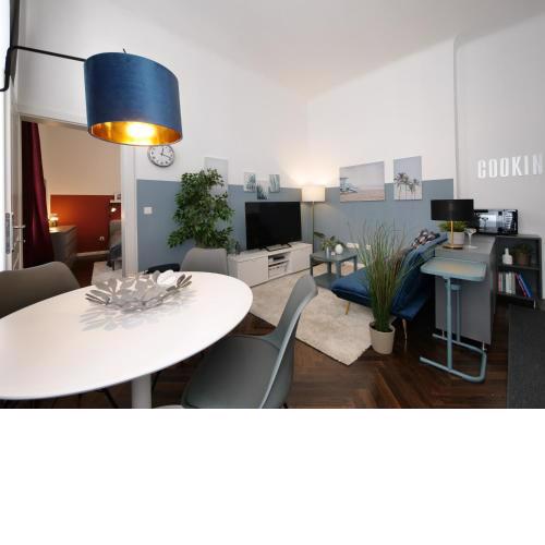Stylish City Center Apartment