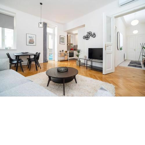 Stylish Flat with Terrace and AC