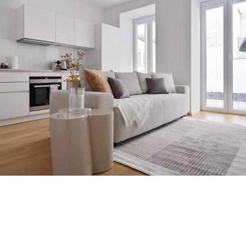 Stylish & Modern Apartment - Private Garden & Free Parking