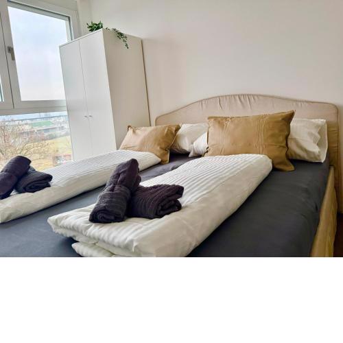 Stylish Modern Apartment with Terrace & Free Parking