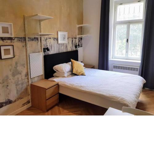 Stylish studio apartment by Namesti Miru