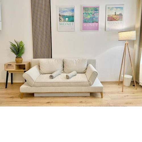 Stylish Studio near Center