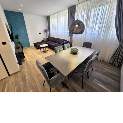 Suite Stay at 8