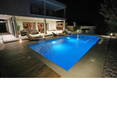 Sun gardens luxury apartment with xxl heated pool