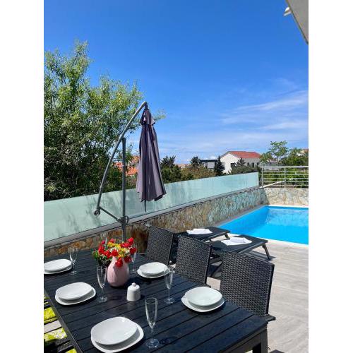 Sunny apartment with Private Pool