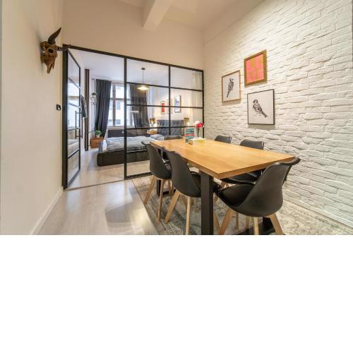 Sunny Central Apartment on Wenceslas Square by easyBNB