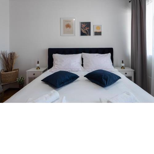 SunnyRose Apartment - walking distance from Znjan beach - free public parking - huge balcony