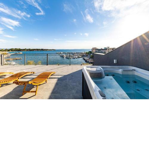 Sunrise, beautiful penthouse with jacuzzi