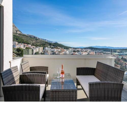 Sun&Sea Deluxe apartment,free parking
