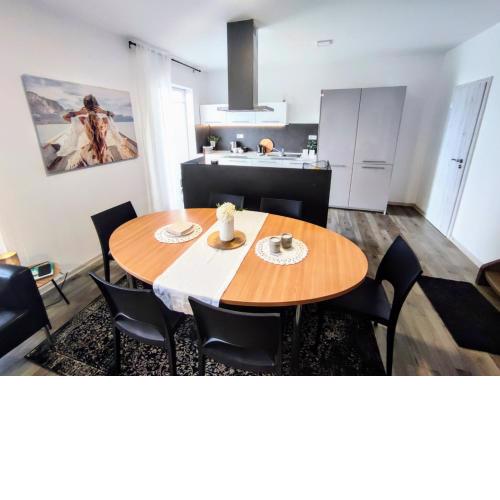 Sunshine apartment for 6 & Terrase & Free Parking