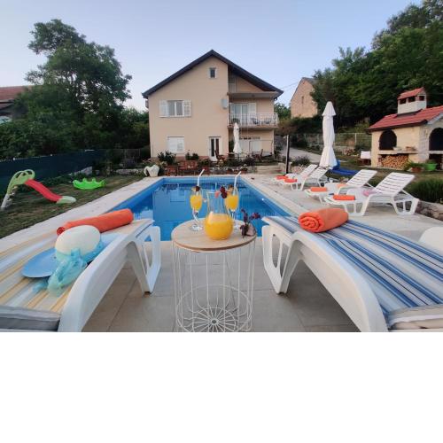 Sunshine Holiday Home