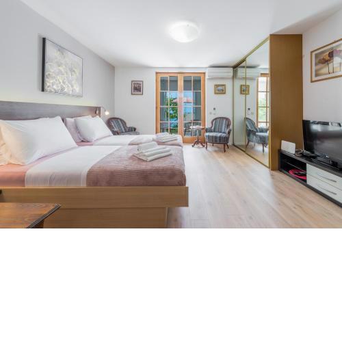 Sunshine Place Apartments