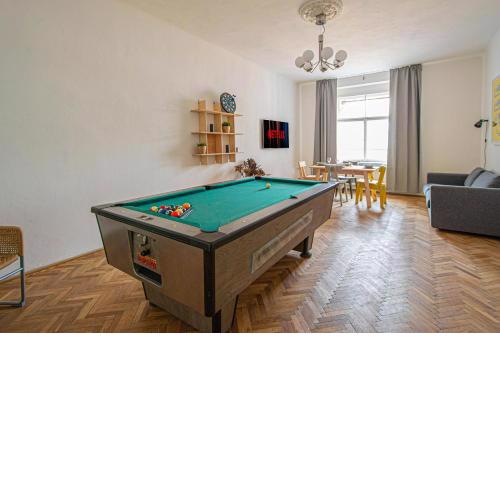 Super Central Billiard and Darts Big Apartment