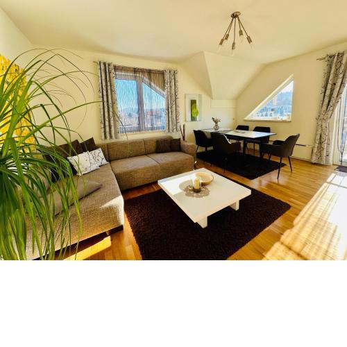 Superior-Apartment mit Pool und Seezugang