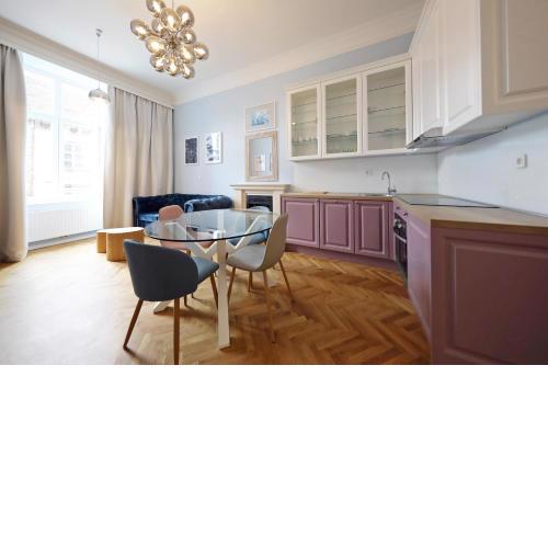 Swanky Central Apartments