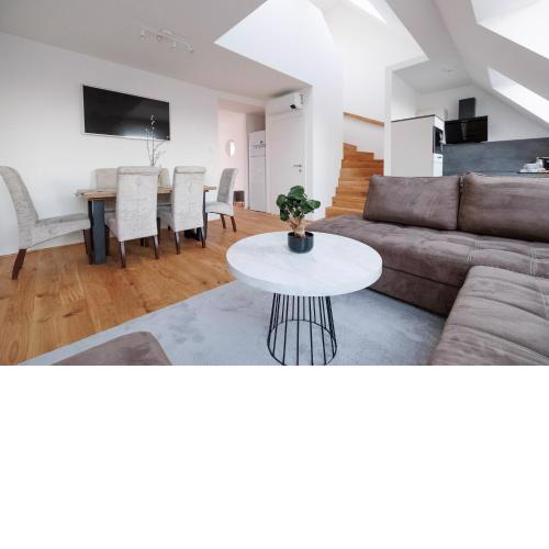 SYMPHONY Apartments 39 - Modern Loft with Terrace and Grill in Central Location