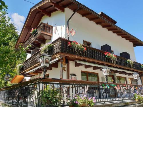 Tattoo PENSION mit Restaurant und Tattoo-Studio