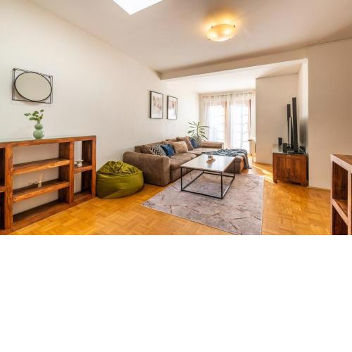 Templová - Old Town Large Apartment with Terrace