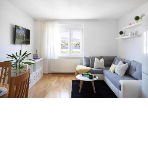 Tesla Apartment URBAN STAY