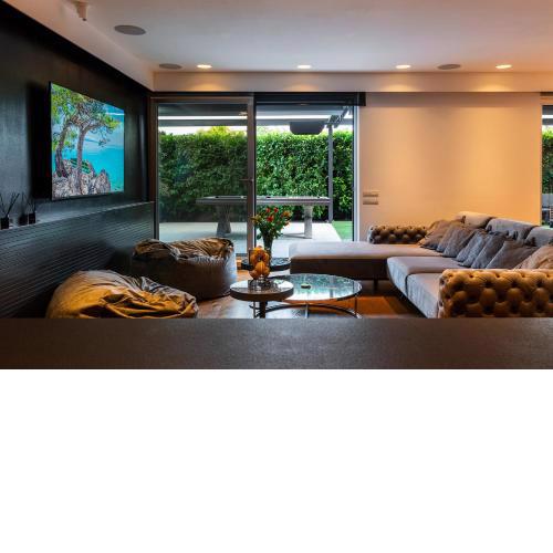 The 007 Residence