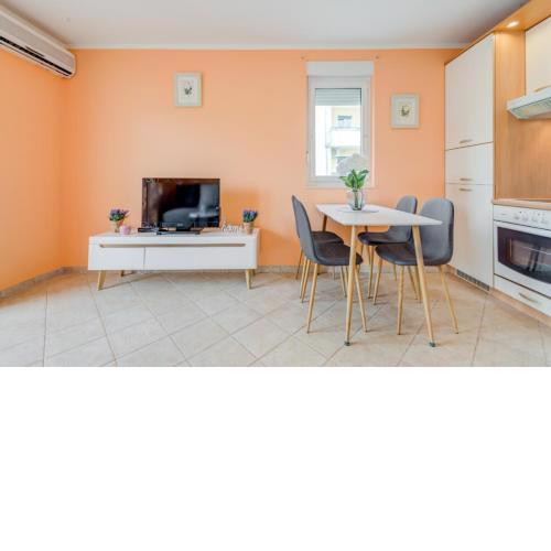 The best OLD TOWN view apartment, 5 min walk, parking (2+2)