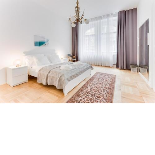 The Dancing House Residence, Two Bedroom Apartment with Balcony near river!