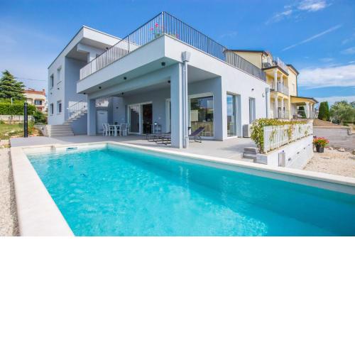 the Maj house