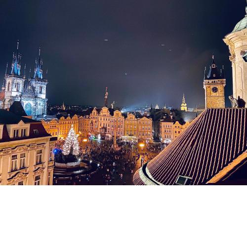 The Old Town Square & Parizska Apartments