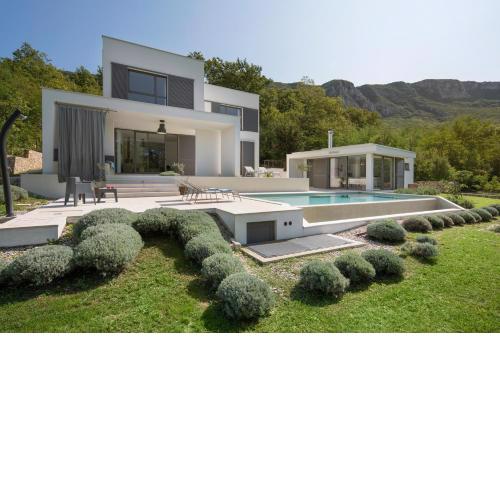 The One - Beautiful villa with vast garden