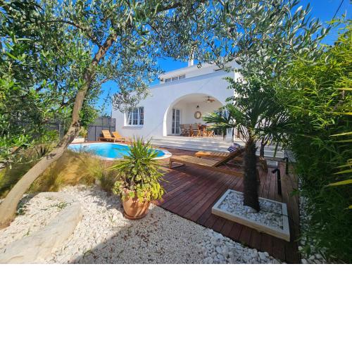 The Three Flowers Pool House