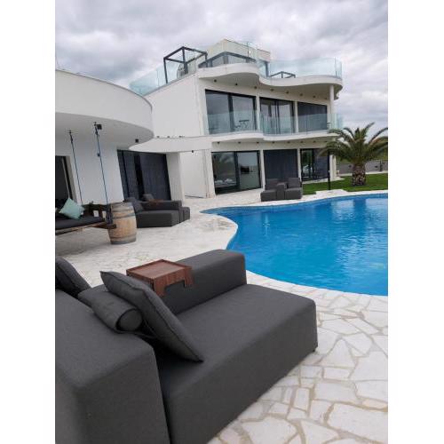 The ViewBay